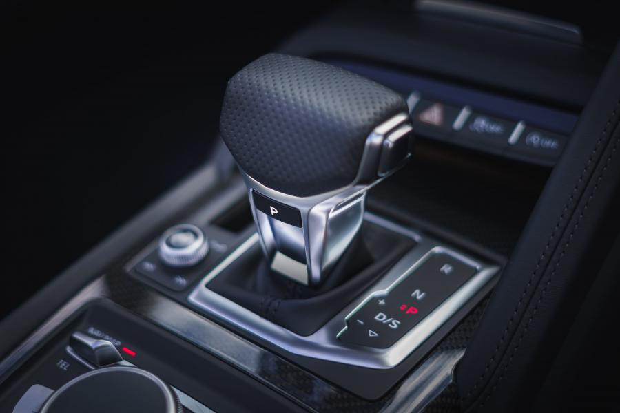 Детали интерьера Audi R8 V10 Performance 2019 года  (UK) (фото 130 из 136)
